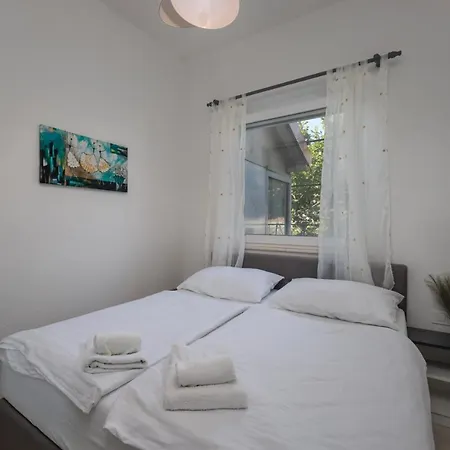 Jasna アパート *